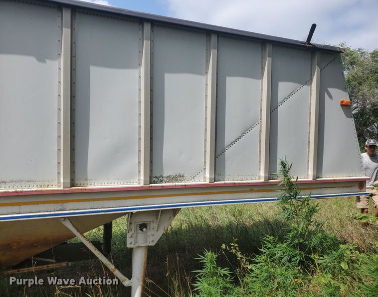 image for item IT9830 1990 Doonan  grain trailer