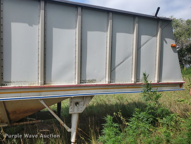 image for item IT9830 1990 Doonan  grain trailer