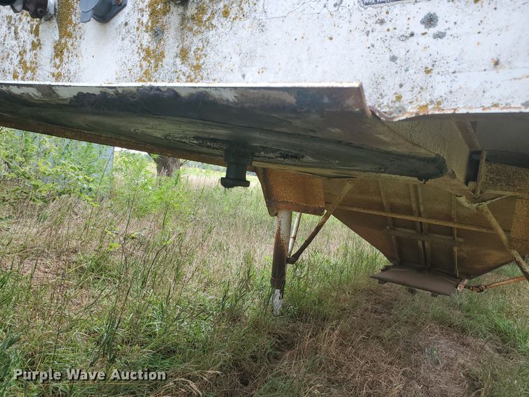 image for item IT9830 1990 Doonan  grain trailer