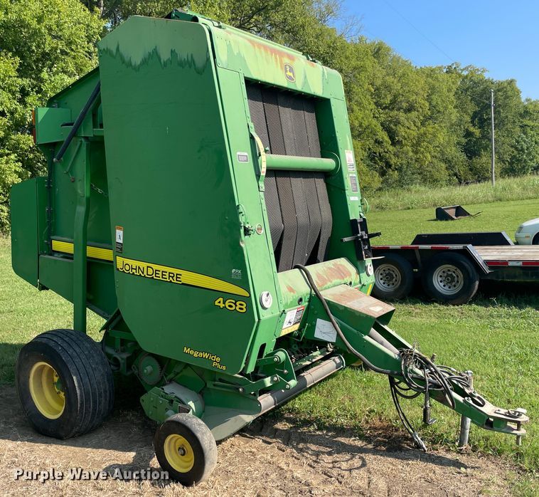 image for item JQ9709 2008 John Deere 468  round baler
