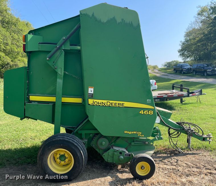 image for item JQ9709 2008 John Deere 468  round baler