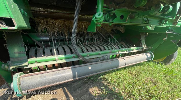 image for item JQ9709 2008 John Deere 468  round baler