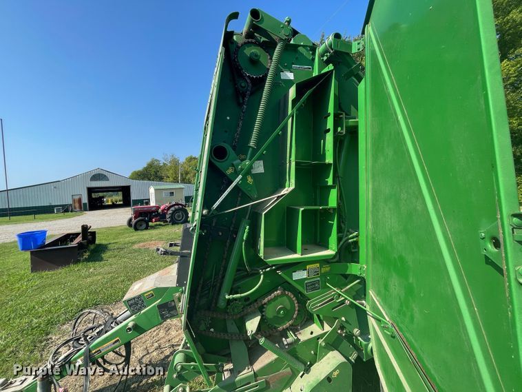 image for item JQ9709 2008 John Deere 468  round baler