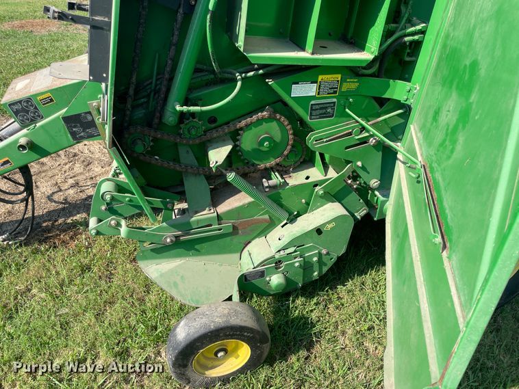 image for item JQ9709 2008 John Deere 468  round baler