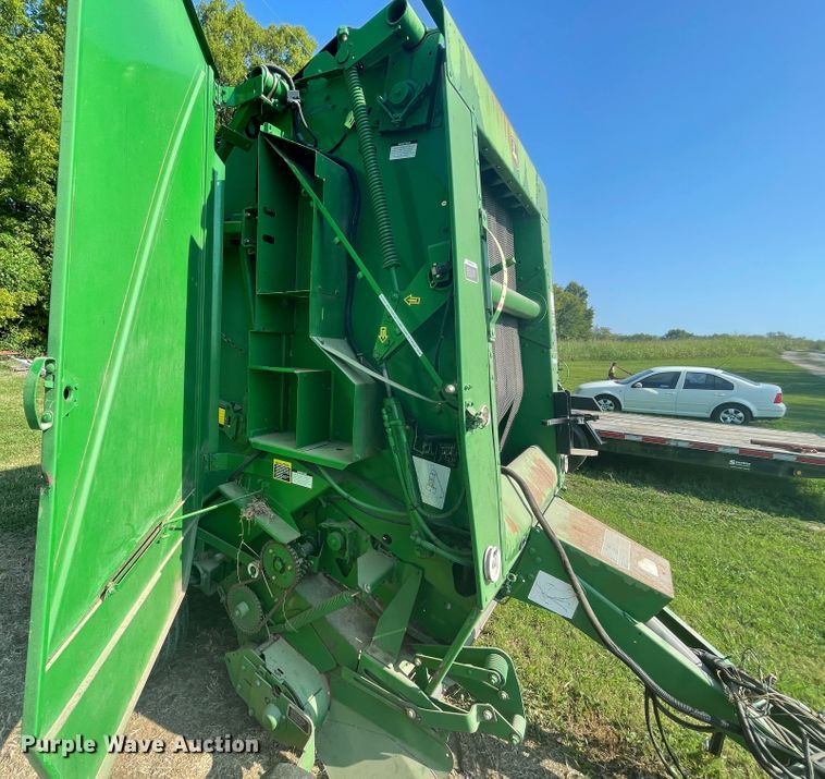 image for item JQ9709 2008 John Deere 468  round baler