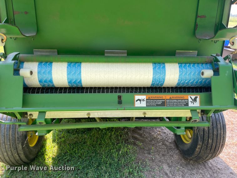 image for item JQ9709 2008 John Deere 468  round baler