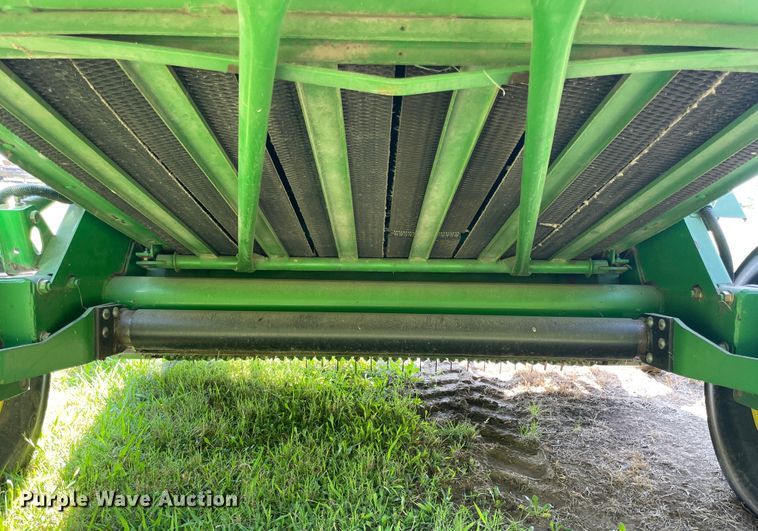 image for item JQ9709 2008 John Deere 468  round baler