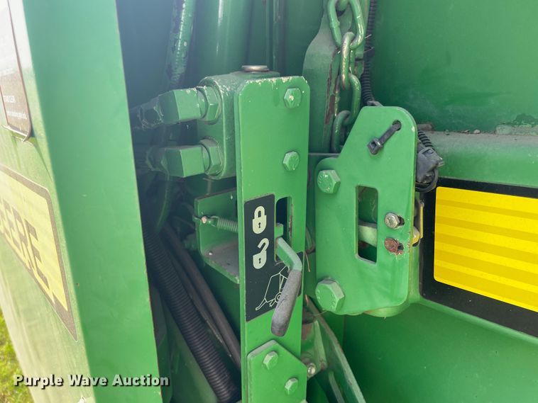 image for item JQ9709 2008 John Deere 468  round baler