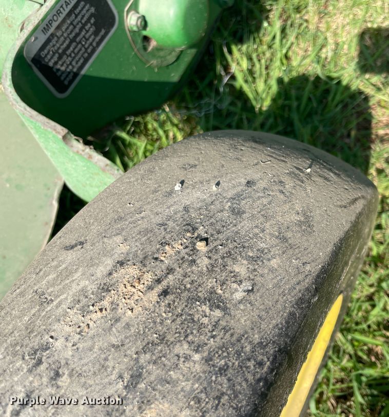 image for item JQ9709 2008 John Deere 468  round baler