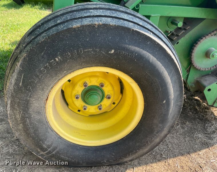 image for item JQ9709 2008 John Deere 468  round baler
