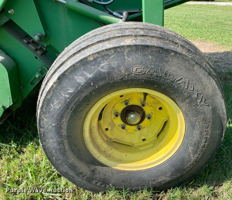 image for item JQ9709 2008 John Deere 468  round baler