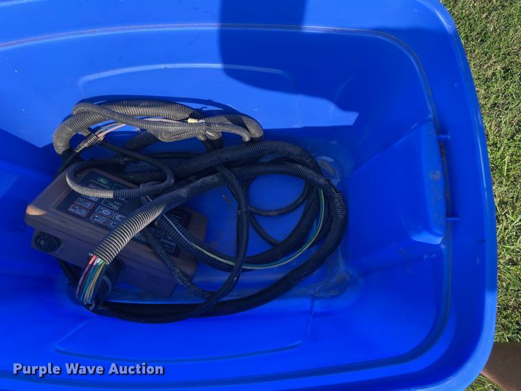 image for item JQ9709 2008 John Deere 468  round baler