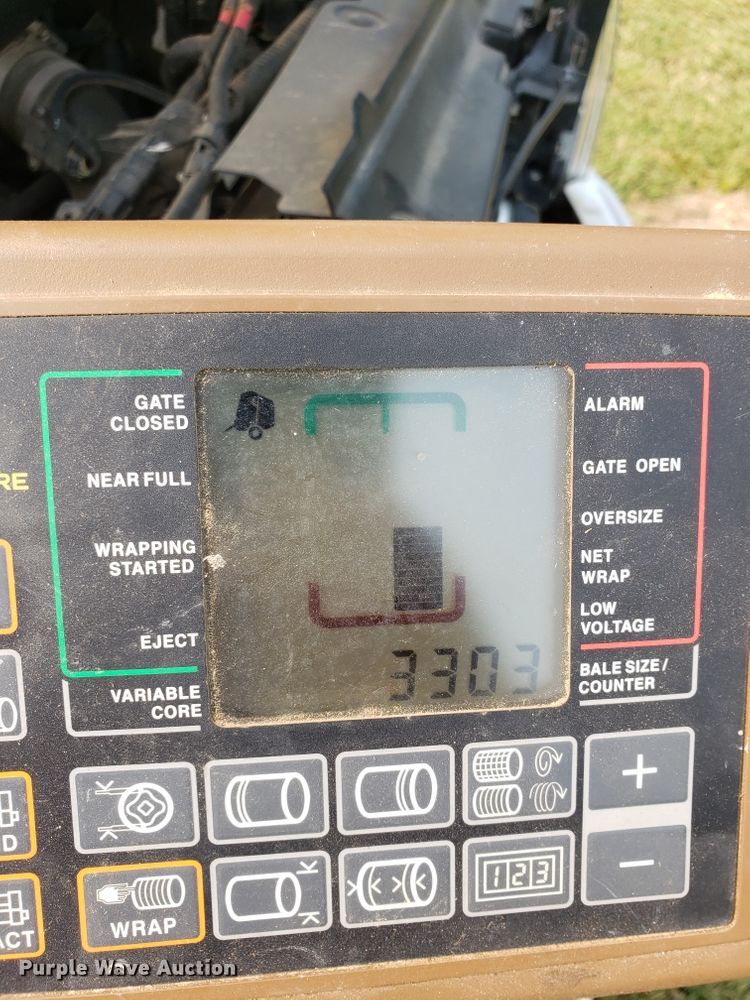 image for item JQ9709 2008 John Deere 468  round baler