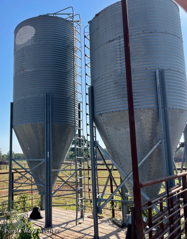 image for item JQ9719 Feed bin