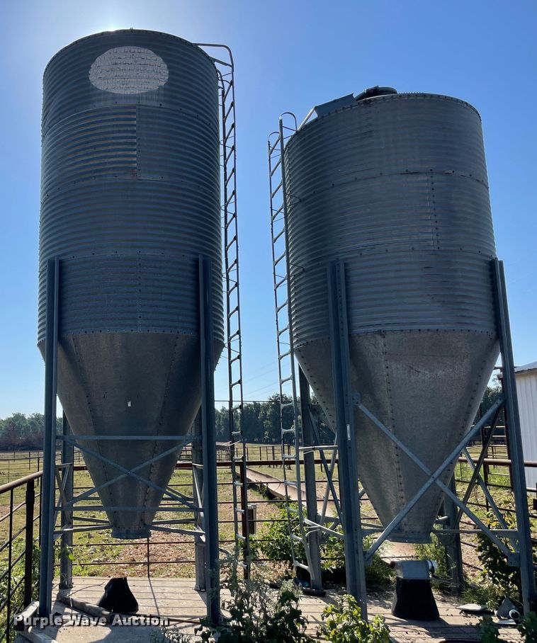 image for item JQ9719 Feed bin