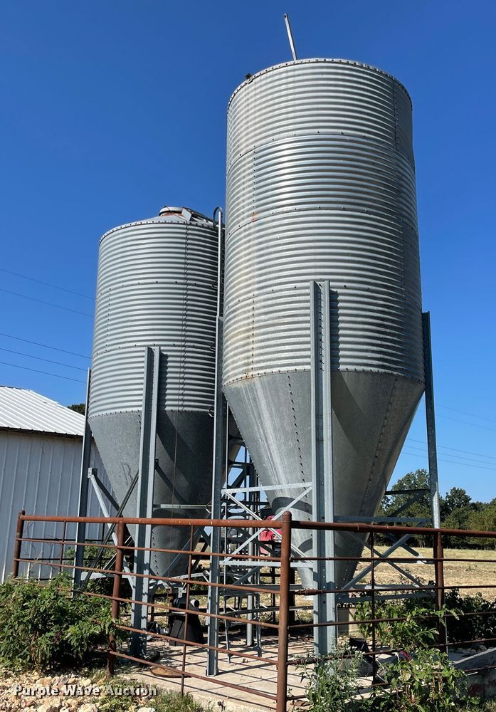 image for item JQ9719 Feed bin