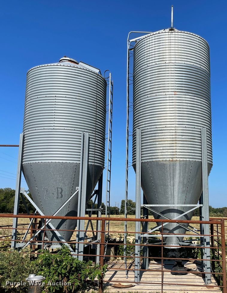 image for item JQ9719 Feed bin