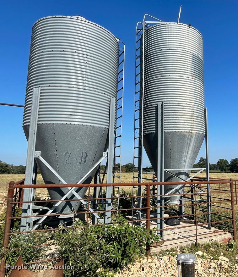 image for item JQ9719 Feed bin