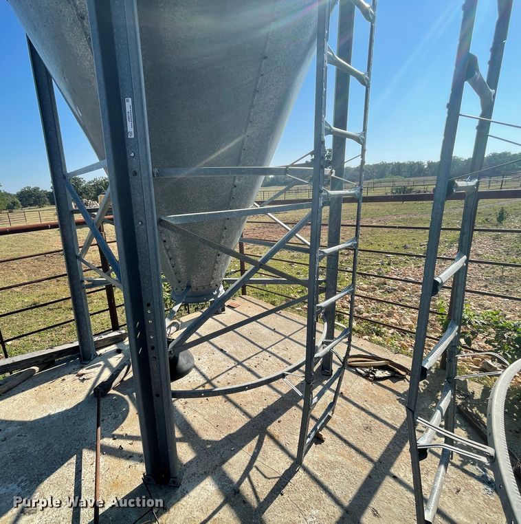 image for item JQ9719 Feed bin