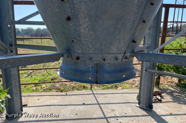 image for item JQ9719 Feed bin