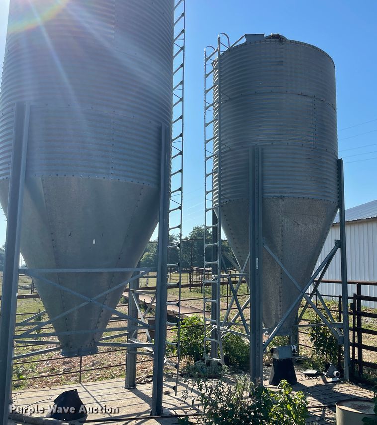 image for item JQ9721 Feed bin