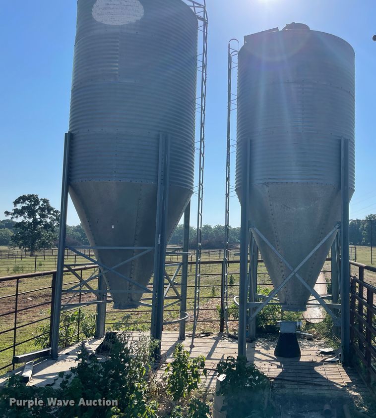 image for item JQ9721 Feed bin