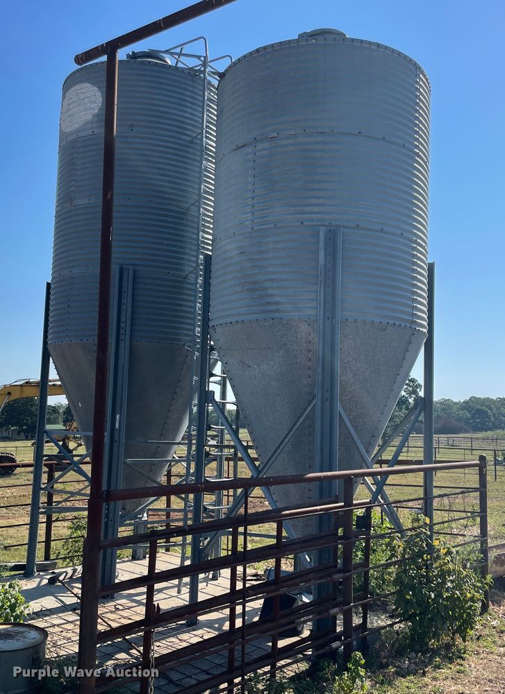 image for item JQ9721 Feed bin