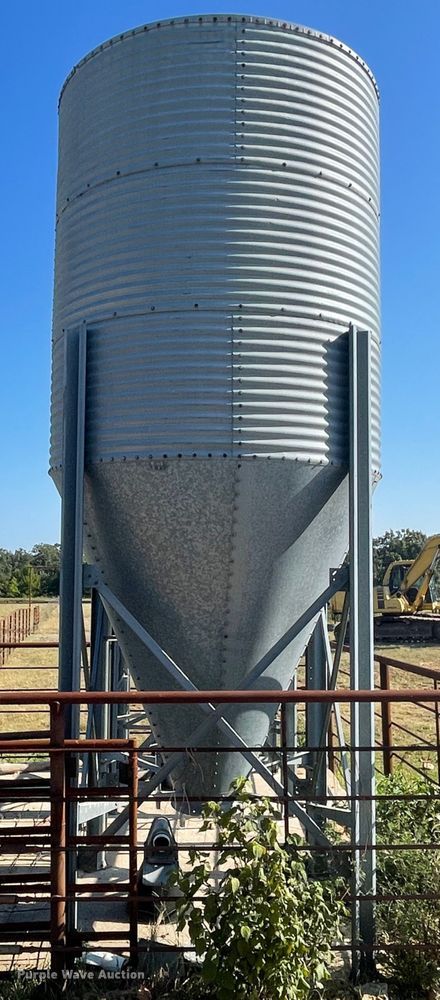 image for item JQ9721 Feed bin