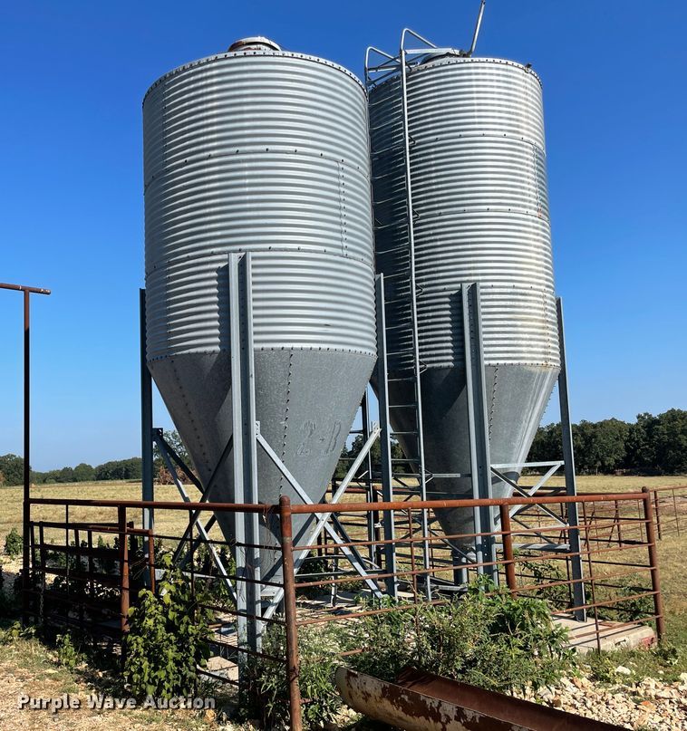 image for item JQ9721 Feed bin