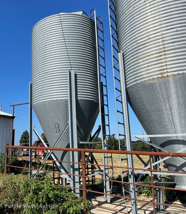 image for item JQ9721 Feed bin