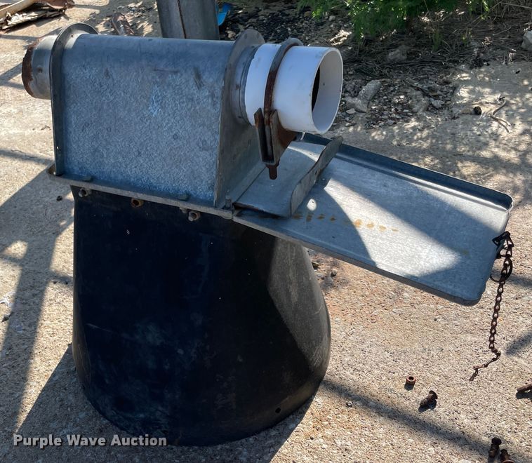 image for item JQ9721 Feed bin