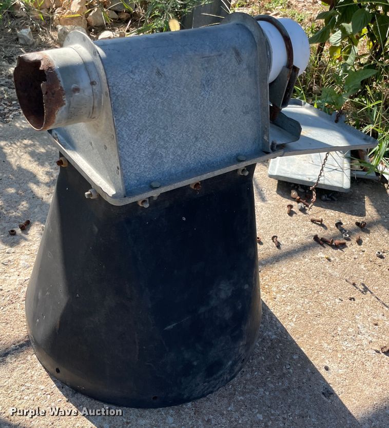 image for item JQ9721 Feed bin