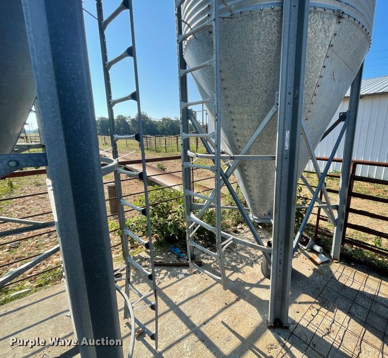 image for item JQ9721 Feed bin