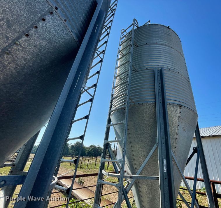 image for item JQ9721 Feed bin