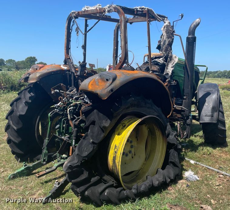 image for item JQ9723 2015 John Deere 6125M  MFWD tractor