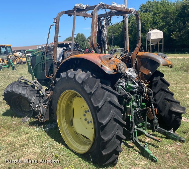 image for item JQ9723 2015 John Deere 6125M  MFWD tractor