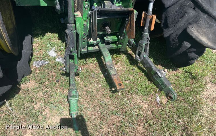 image for item JQ9723 2015 John Deere 6125M  MFWD tractor