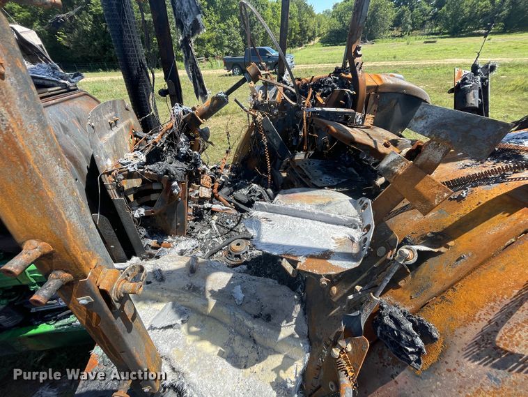 image for item JQ9723 2015 John Deere 6125M  MFWD tractor