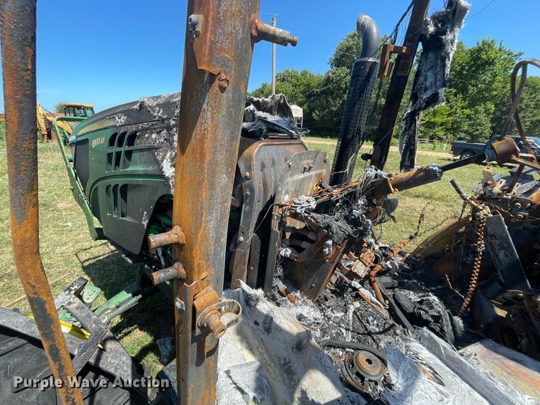 image for item JQ9723 2015 John Deere 6125M  MFWD tractor