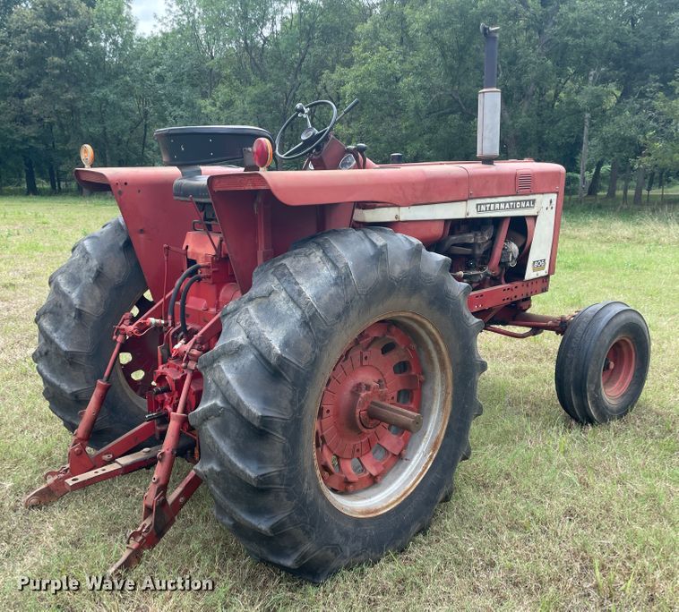 image for item JQ9729 1966 International 806  tractor