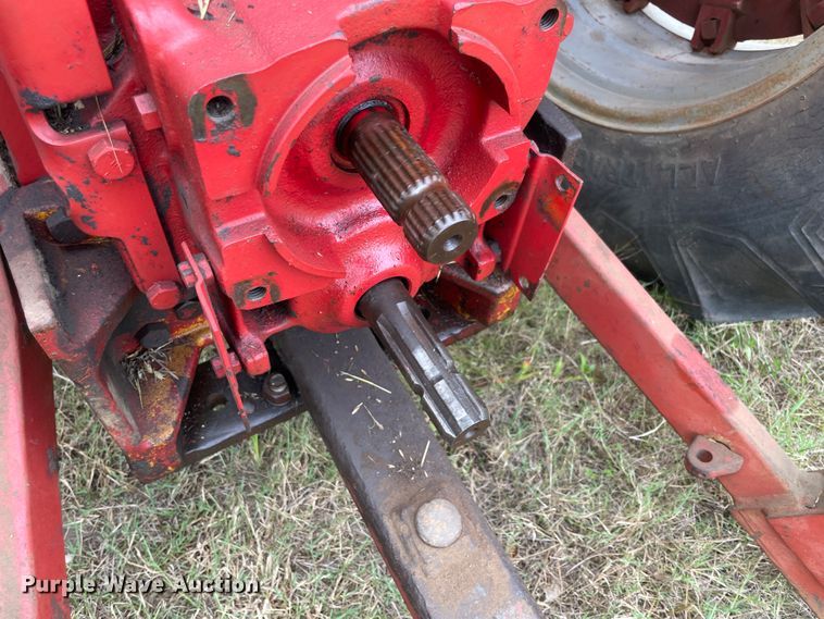 image for item JQ9729 1966 International 806  tractor