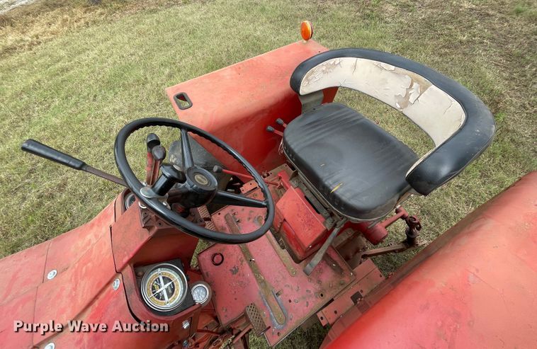 image for item JQ9729 1966 International 806  tractor