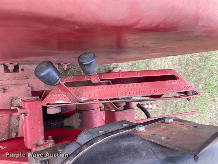 image for item JQ9729 1966 International 806  tractor