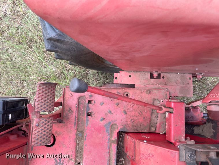 image for item JQ9729 1966 International 806  tractor