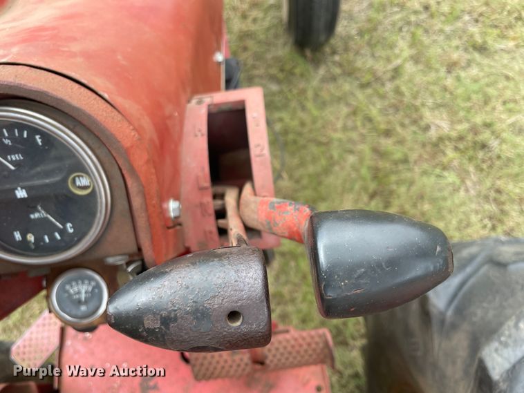 image for item JQ9729 1966 International 806  tractor