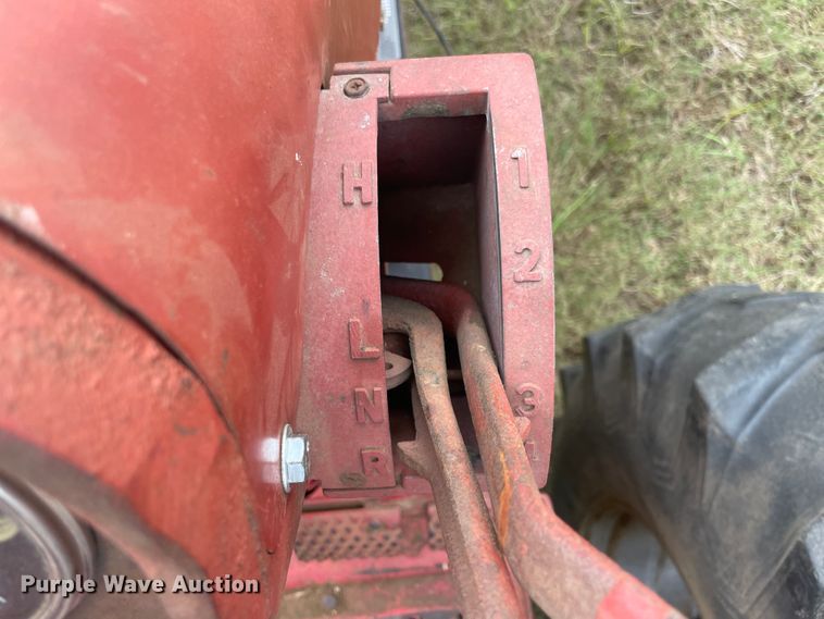 image for item JQ9729 1966 International 806  tractor