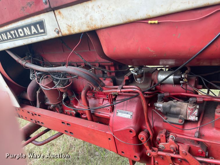 image for item JQ9729 1966 International 806  tractor