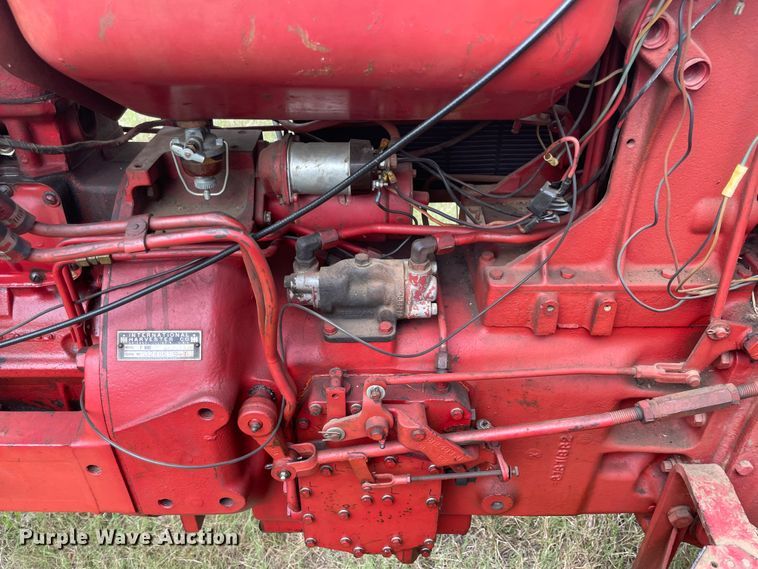 image for item JQ9729 1966 International 806  tractor
