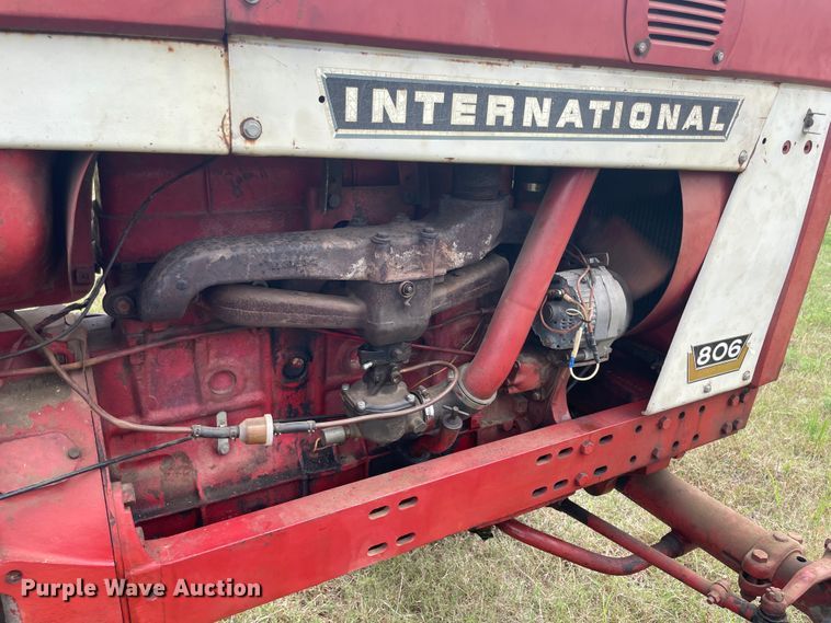 image for item JQ9729 1966 International 806  tractor