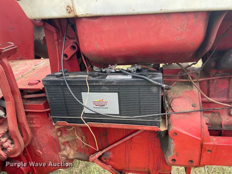 image for item JQ9729 1966 International 806  tractor